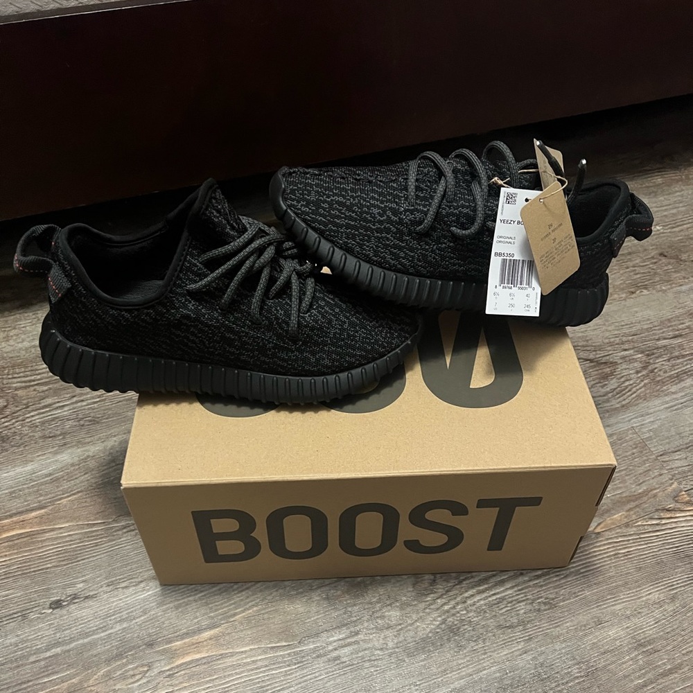 Yeezy 350, size 7, 8.5 Woman’s, (New) Og all